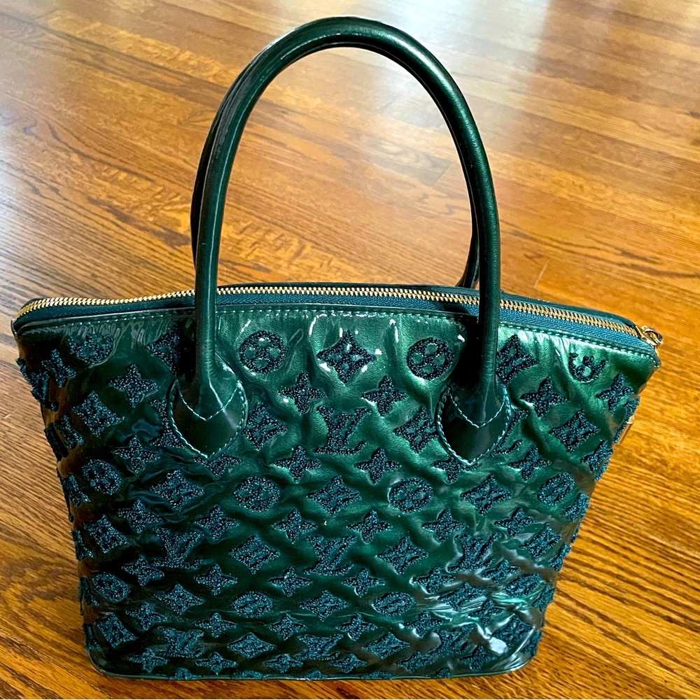 Authentic Louis Vuitton Patent Monogram Fascination Lockit Bag in Green. EUC